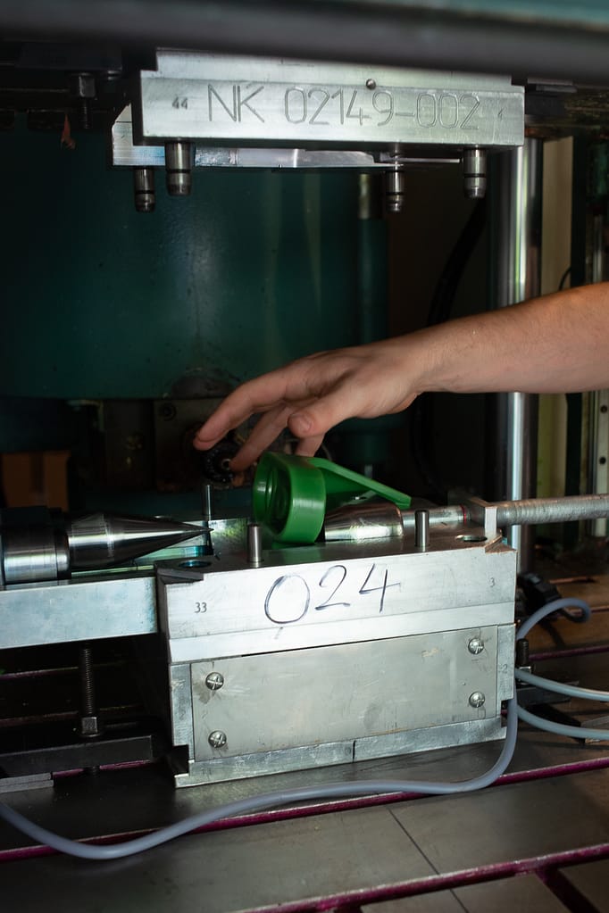 Sortie d'un modèle en cire injecter en vue de l'enrober de réfractaire